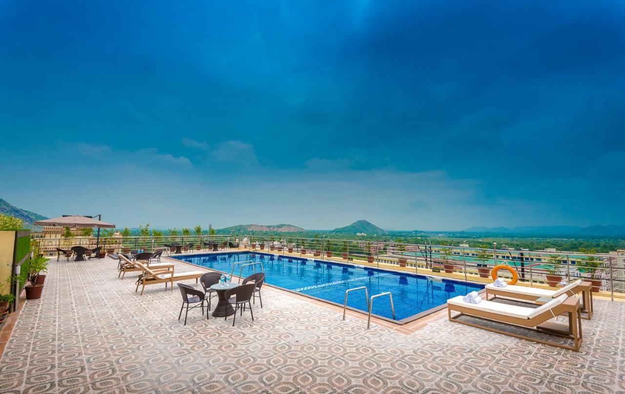 Clarion Inn Jaipur Kukas Eksteriør bilde